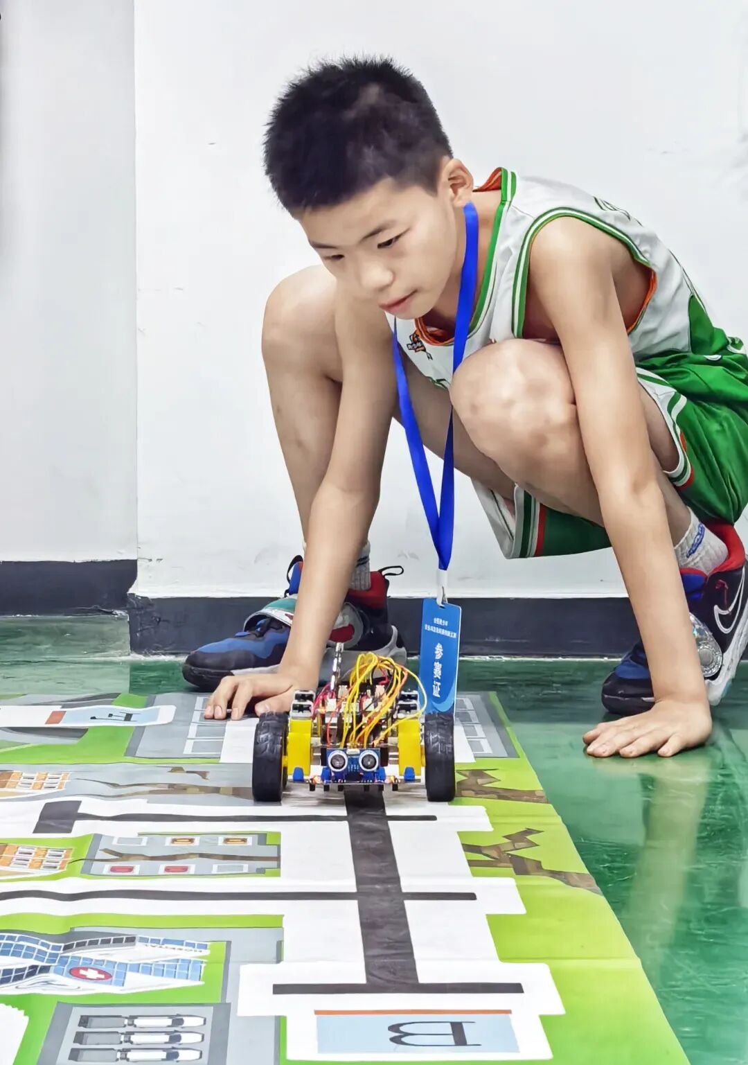 认真比赛的少年。城市摄影队 杜宏华 摄